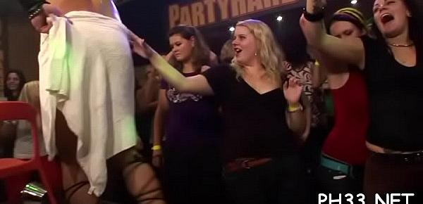 Drunk cheeks sucking pecker in club